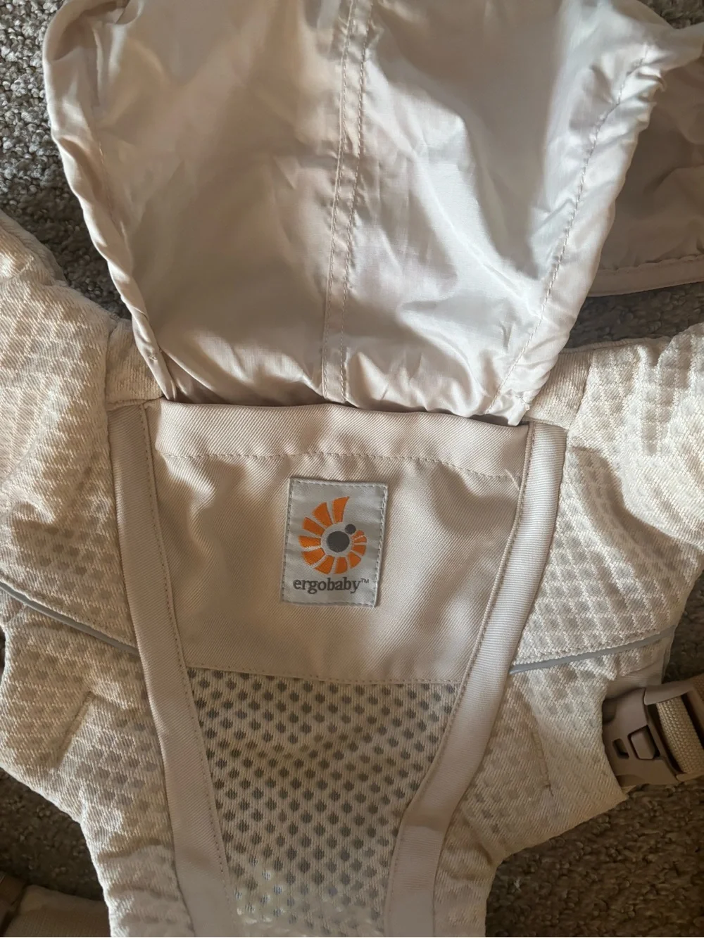 Alta hip seat Ergobaby Cream zips